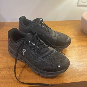 On CLOUD Go sneakers -black -almost new size 9.5